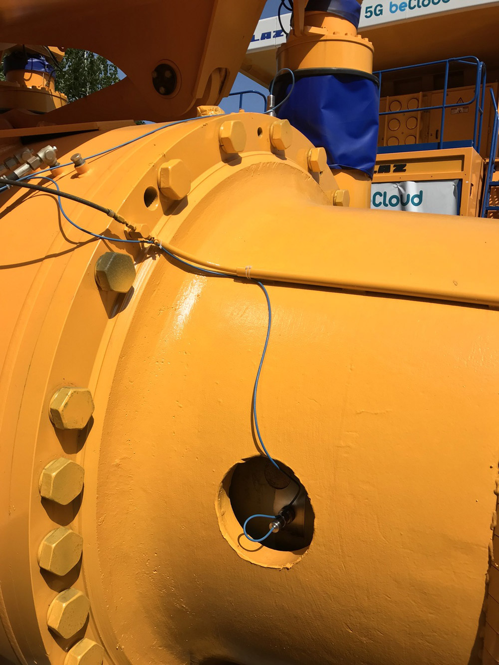 Accelerometers on the gearboxes and motor-generator bodies of the rear axle motor-wheel of the BELAZ dump truck (radial directions of vibration)